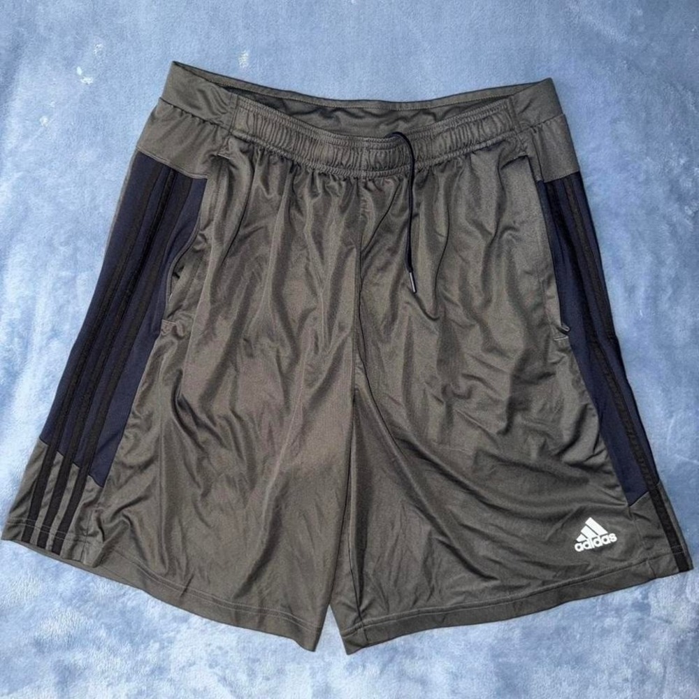 Adidasgray  shorts with drawstring waist men size L